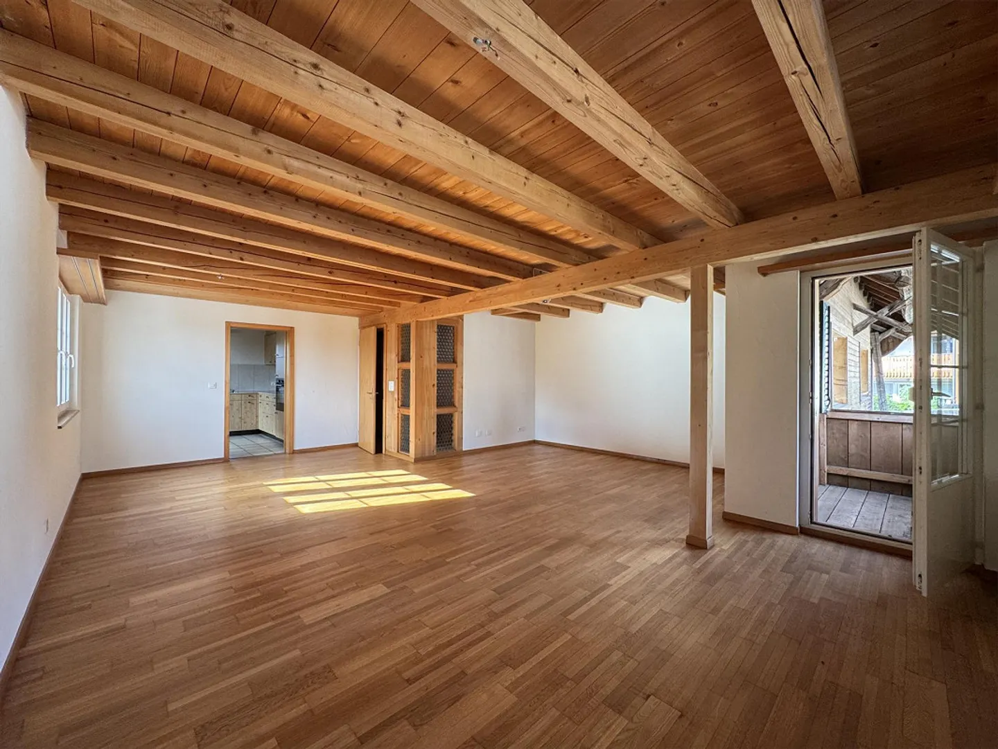 Grand appartement de 3,5 pièces avec garage et place de parking à louer - Photo 4 sur 23