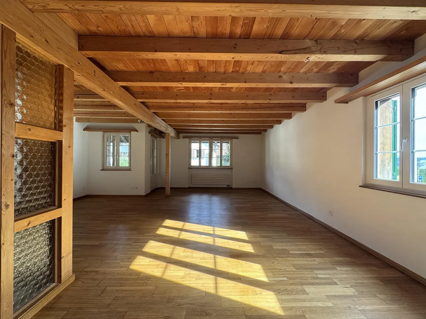 Grand appartement de 3,5 pièces avec garage et place de parking à louer - Photo 5 sur 23