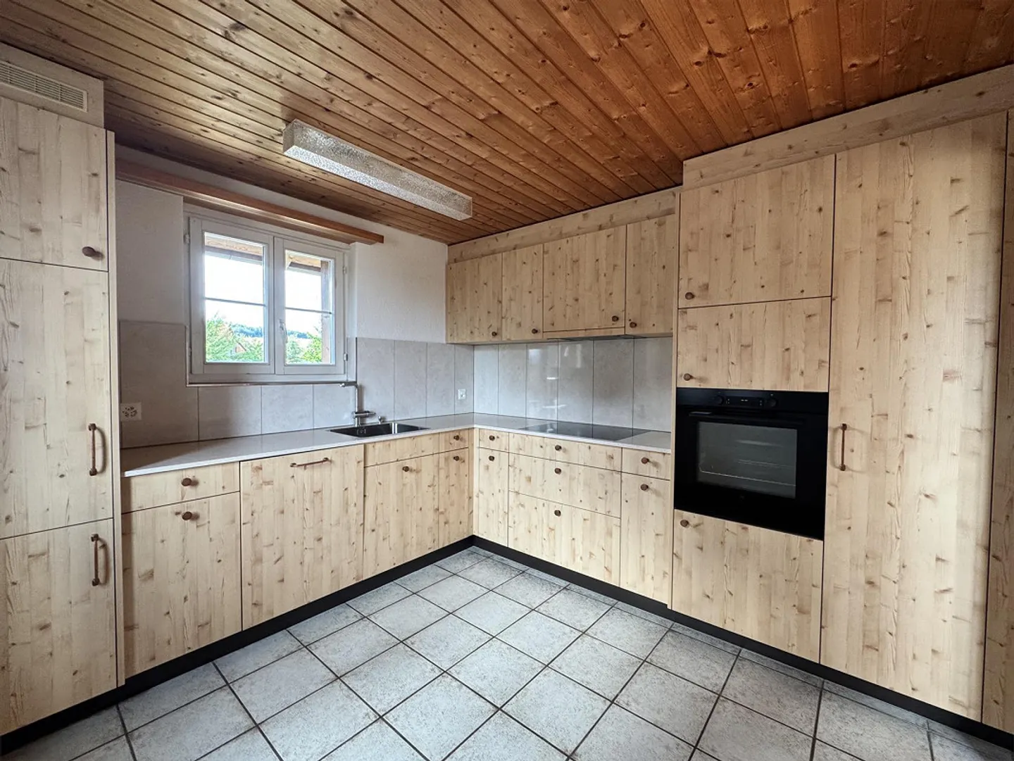 Grand appartement de 3,5 pièces avec garage et place de parking à louer - Photo 6 sur 23