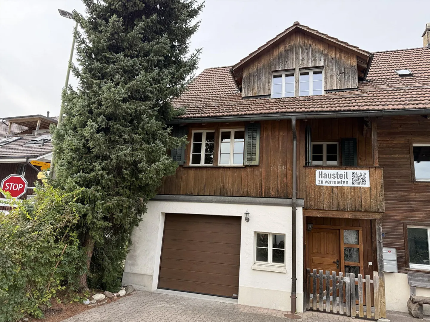 Grand appartement de 3,5 pièces avec garage et place de parking à louer - Photo 1 sur 23