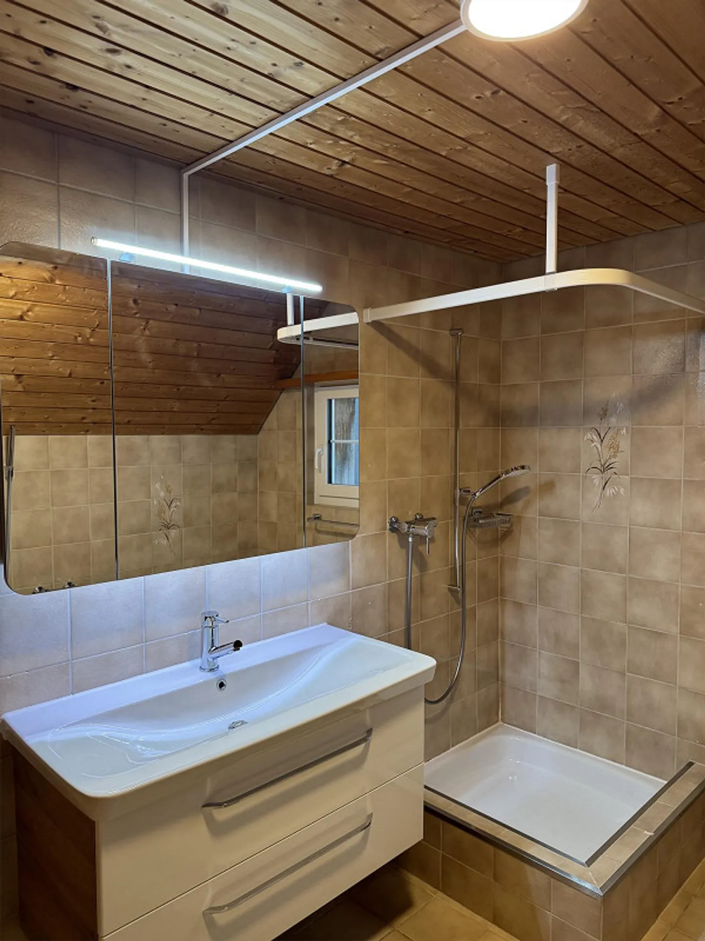 Grand appartement de 3,5 pièces avec garage et place de parking à louer - Photo 11 sur 23