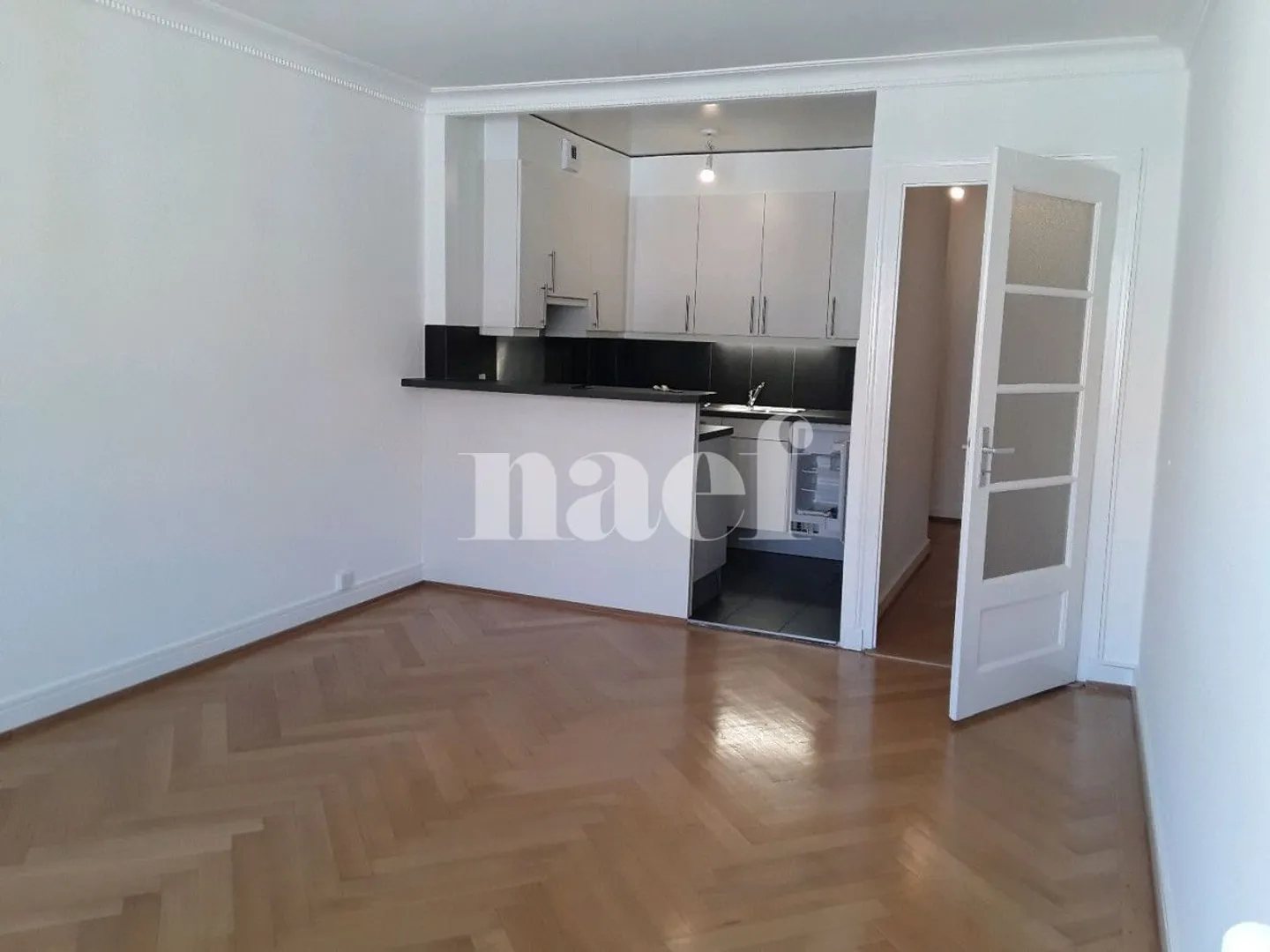 2.5 Room Apartment - Photo 2 of 8