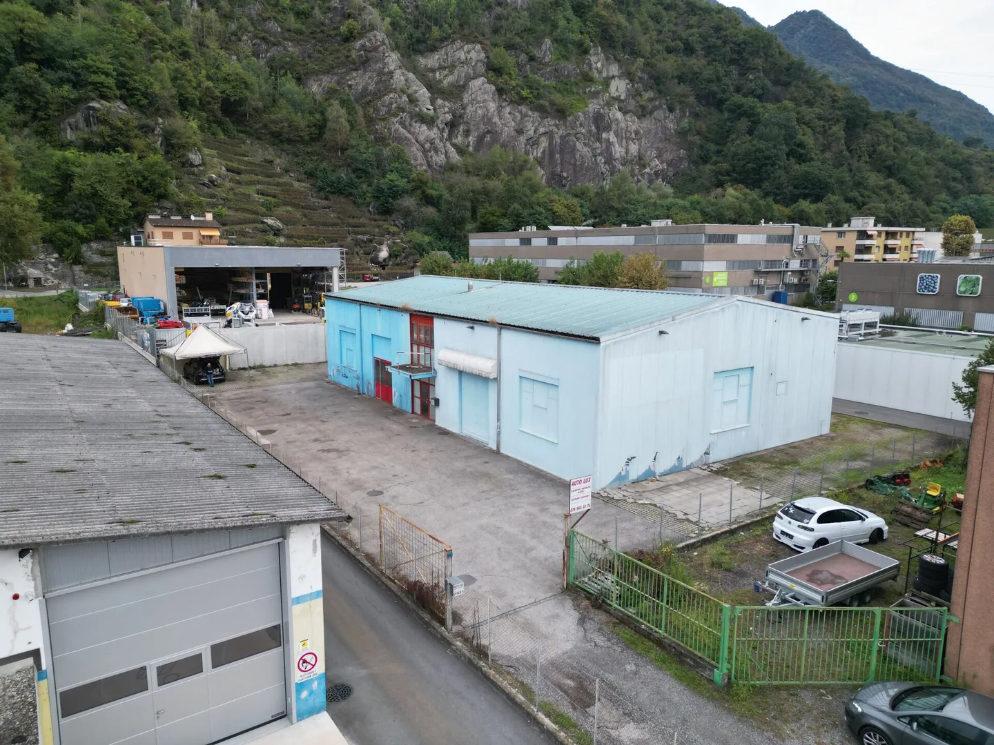 Stabile Commerciale Riazzino - Foto 1 di 10