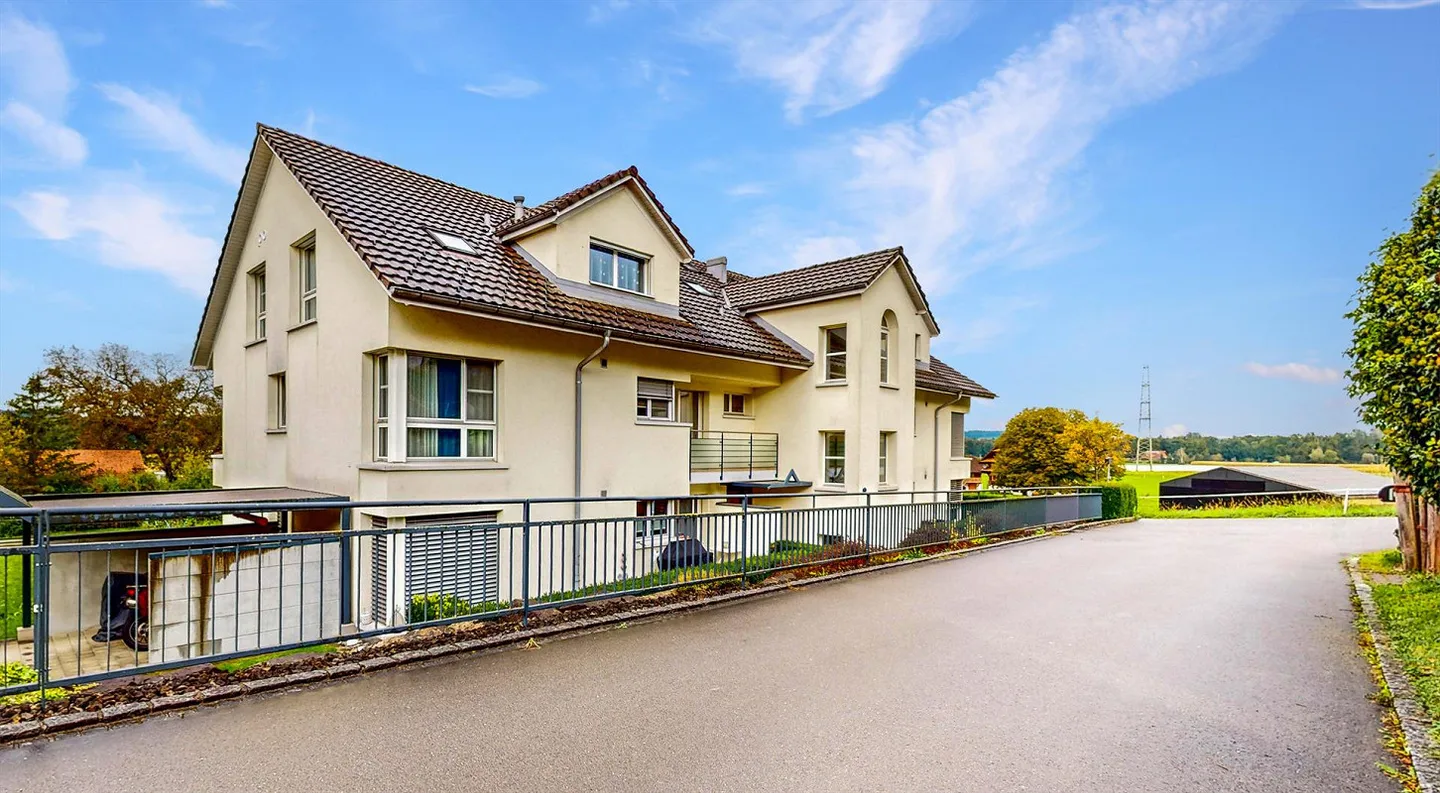 Appartement mansardé de 4,5 pièces avec balcon d'hiver, climatisation et vue à Hünenberg - Photo 13 sur 13