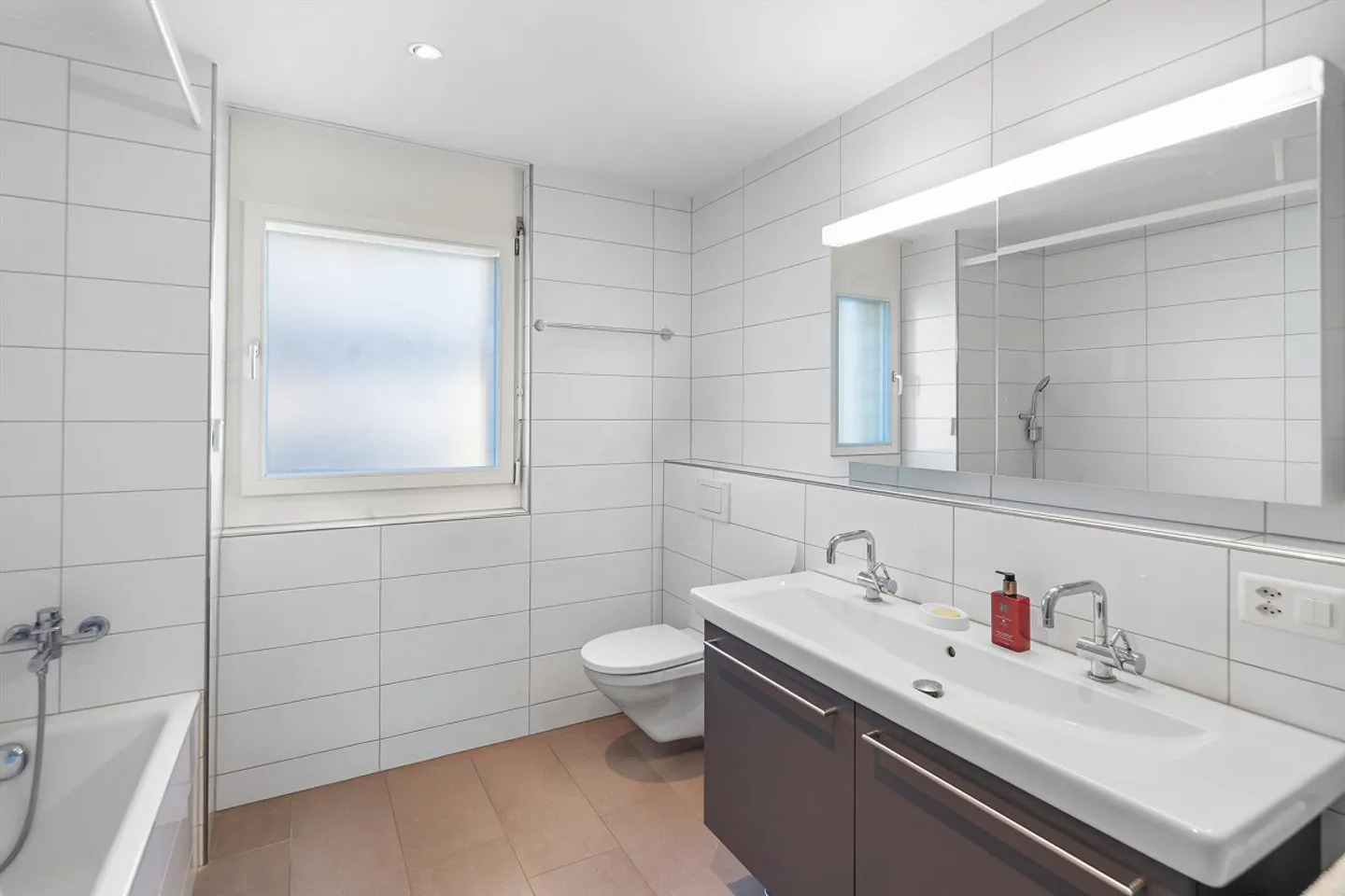 Modern 4½-Room Apartment - Photo 9 of 12