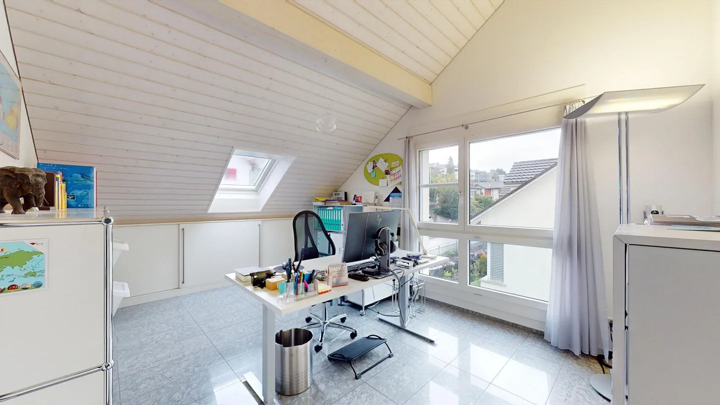 Appartement mansardé de 4,5 pièces avec balcon d'hiver, climatisation et vue à Hünenberg - Photo 10 sur 13