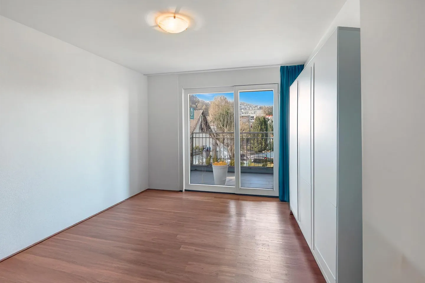 Modern 4½-Room Apartment - Photo 10 of 12