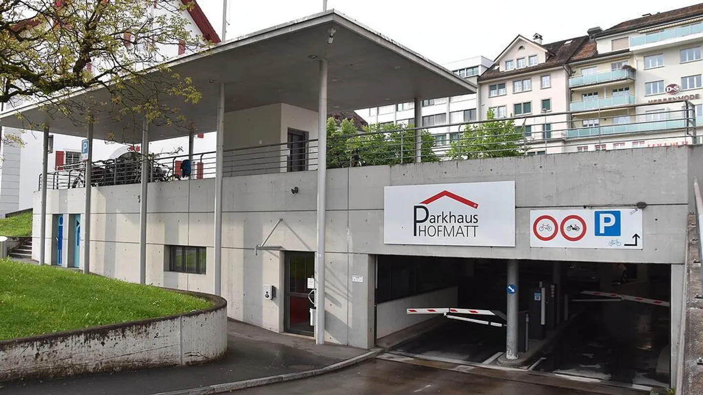 Place de parking souterrain, Garage de stationnement Hofmatt Schwyz - Photo 1 sur 1