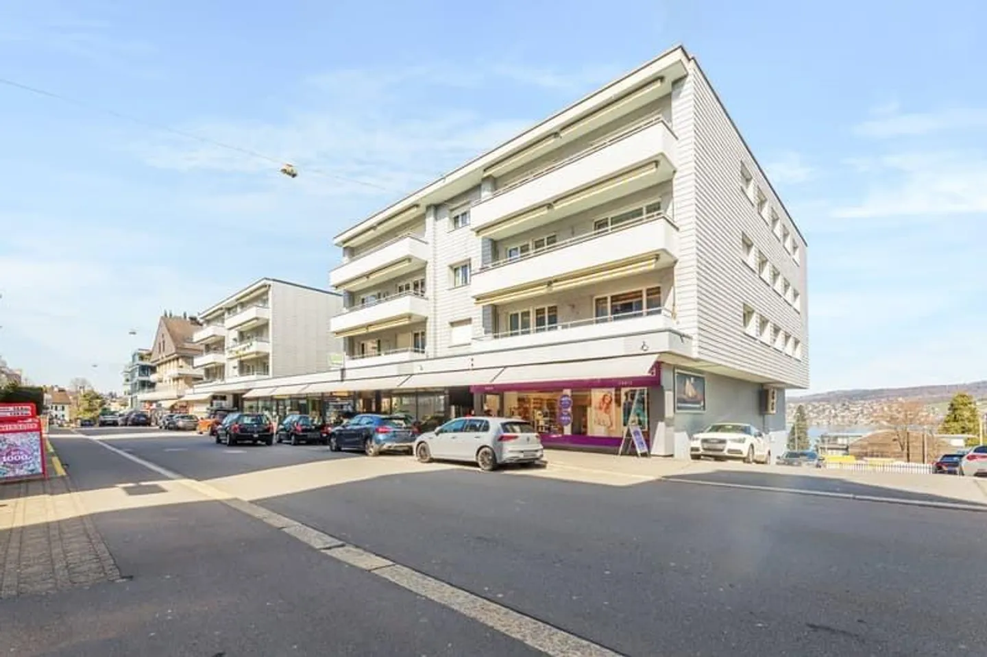 4-room apartment with lake view, directly at the train station - Photo 1 of 11