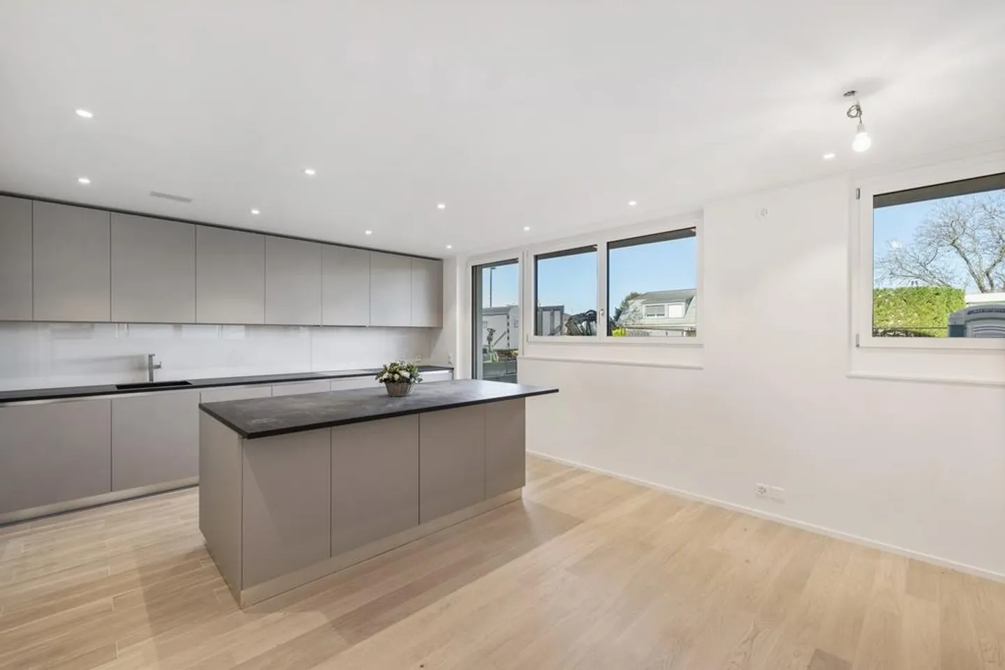 Luxurious living in Binningen - Photo 2 of 10