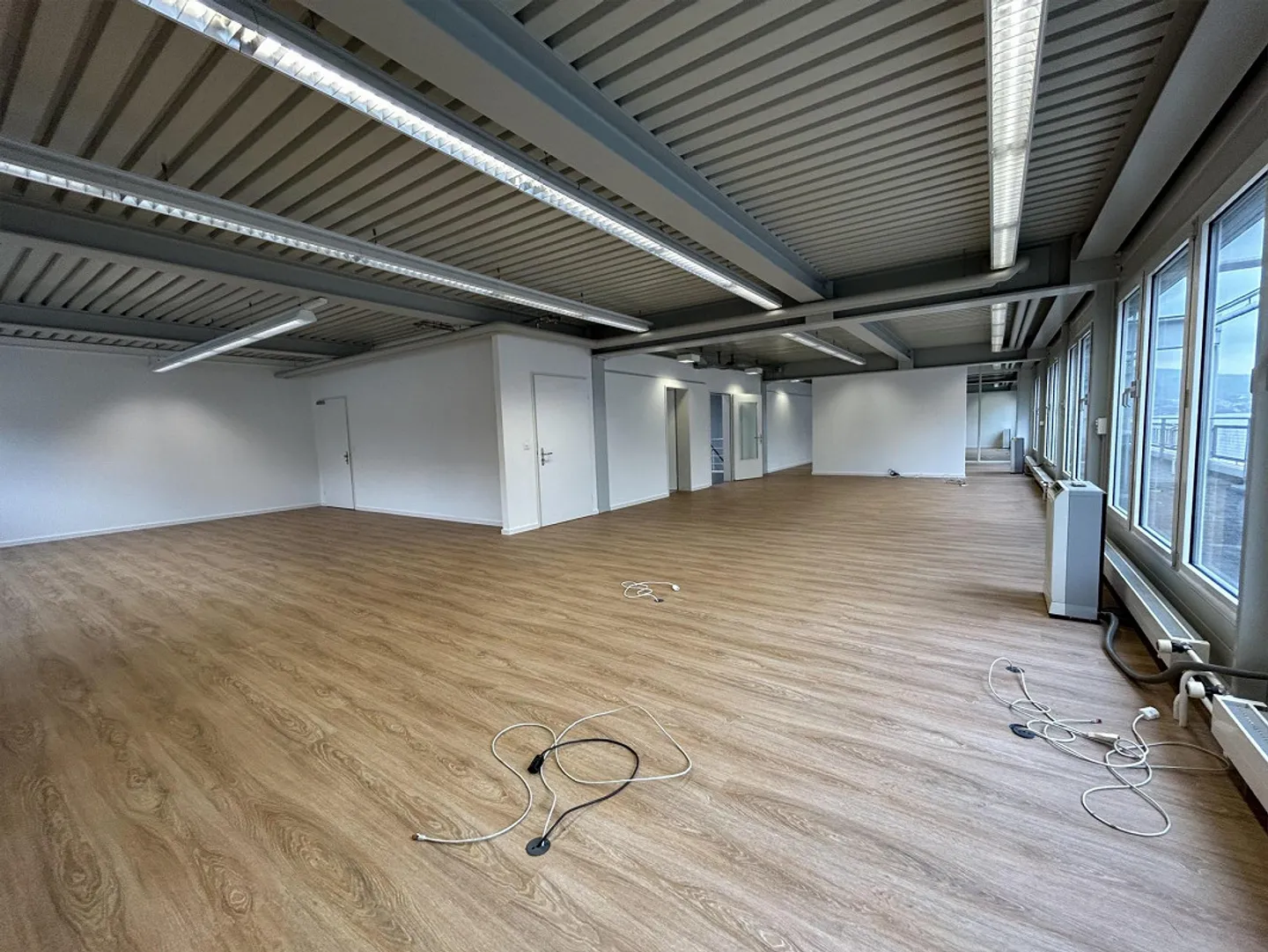 Travaillez directement au bord du lac ! - Photo 5 sur 13