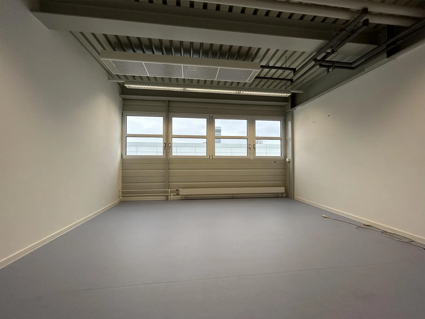 Travaillez directement au bord du lac ! - Photo 7 sur 13