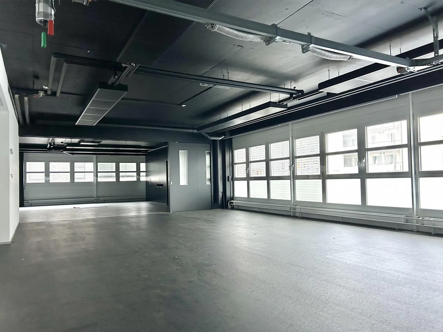 Travaillez directement au bord du lac ! - Photo 10 sur 13