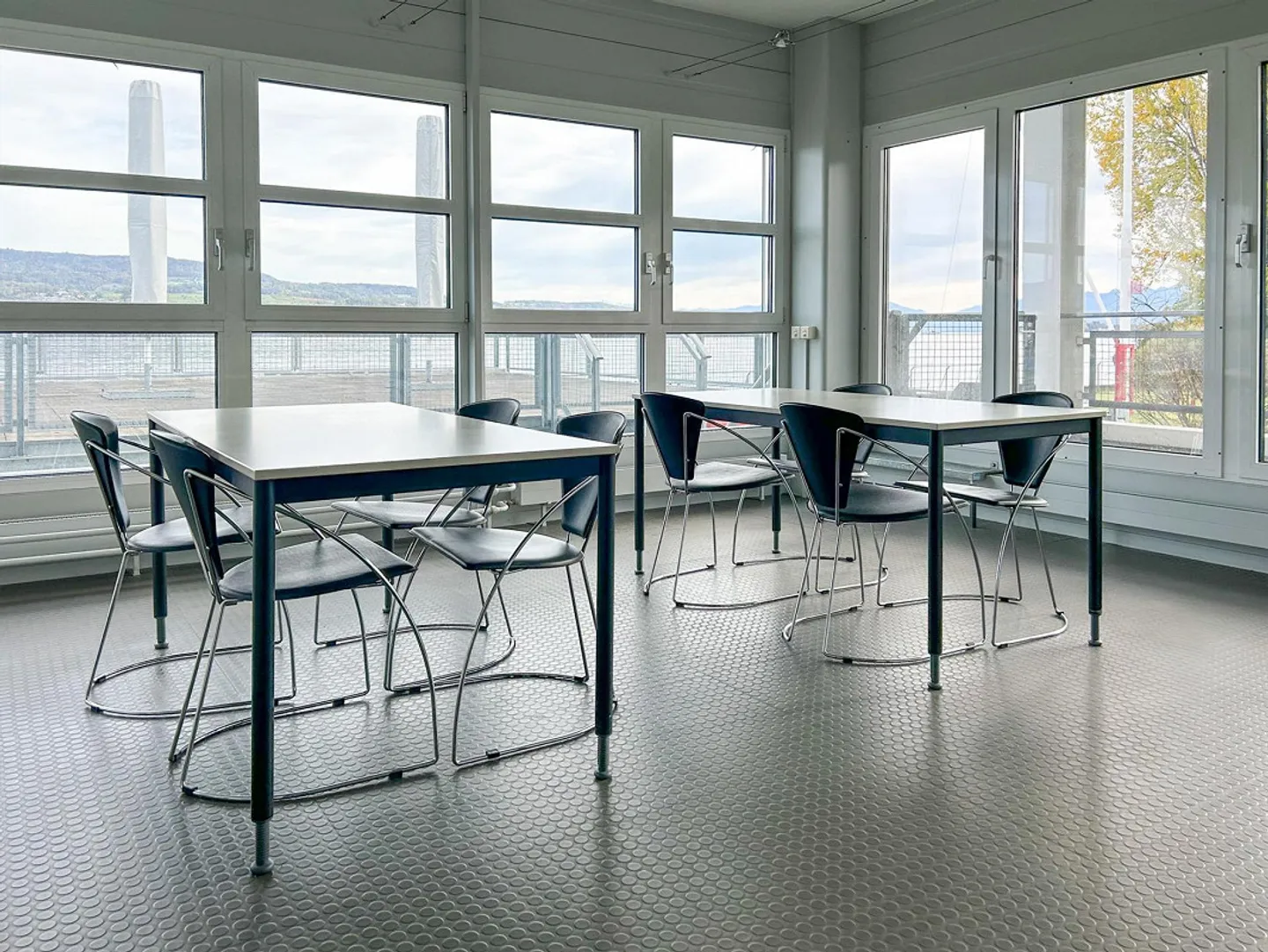 Travaillez directement au bord du lac ! - Photo 12 sur 13