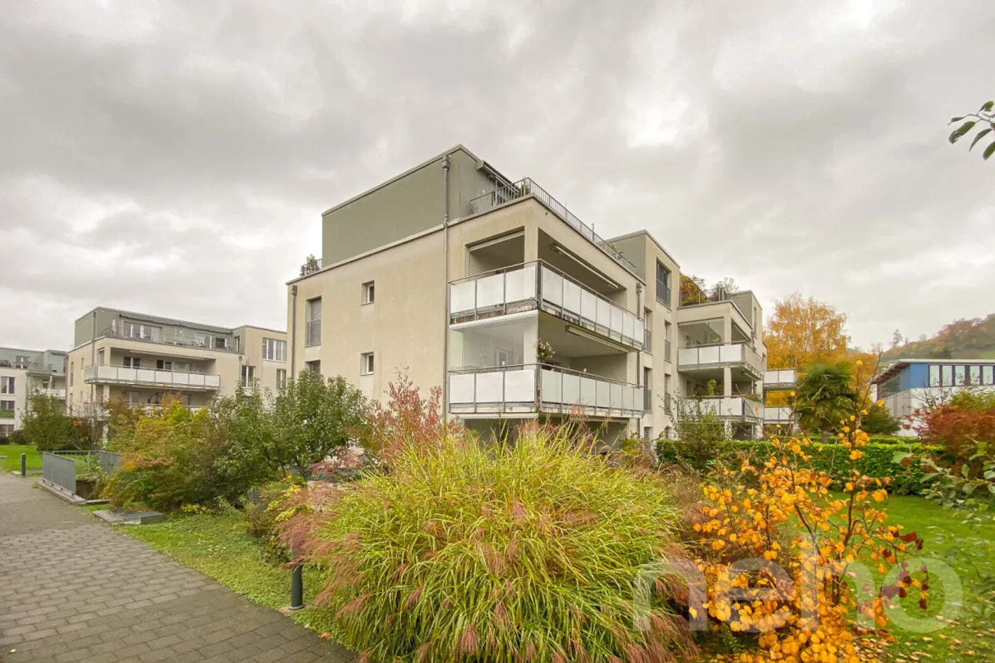 Appartement avec terrasse sud et potentiel de rénovation - Photo 1 sur 12