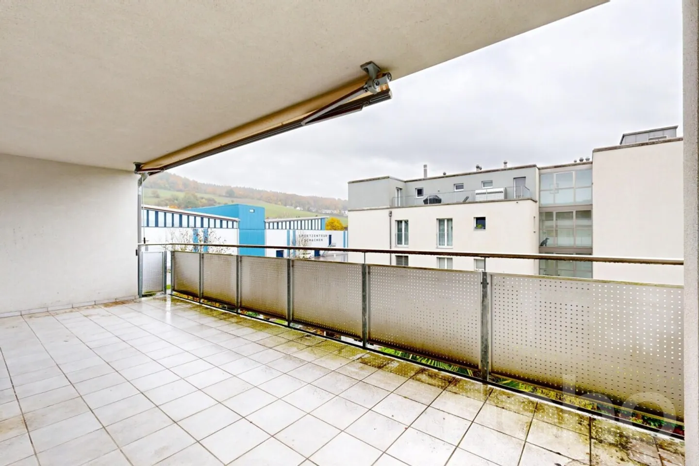 Appartement avec terrasse sud et potentiel de rénovation - Photo 5 sur 12