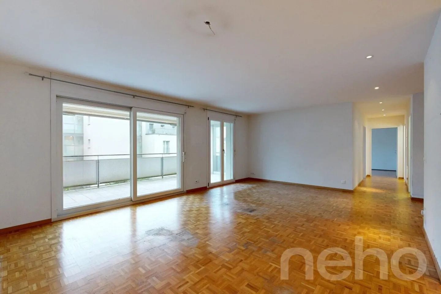 Appartement avec terrasse sud et potentiel de rénovation - Photo 7 sur 12