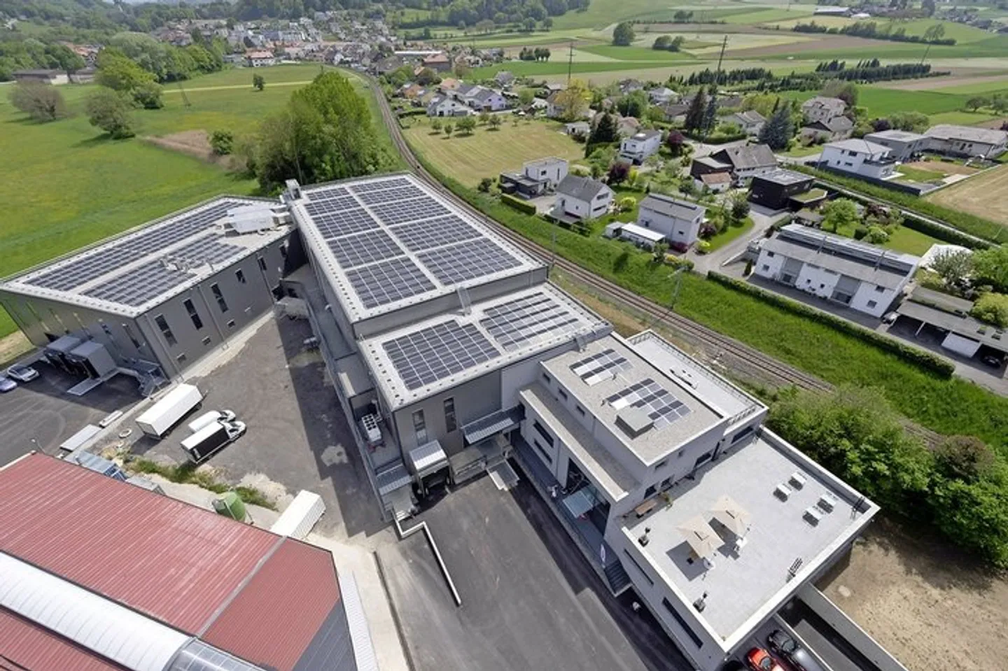 Location de surfaces neuves de production/stockage/bureaux - Photo 1 sur 4