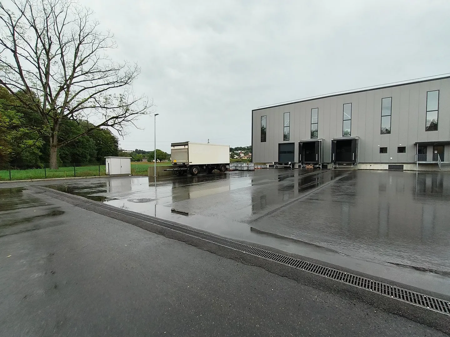 Location de surfaces neuves de production/stockage/bureaux - Photo 2 sur 4