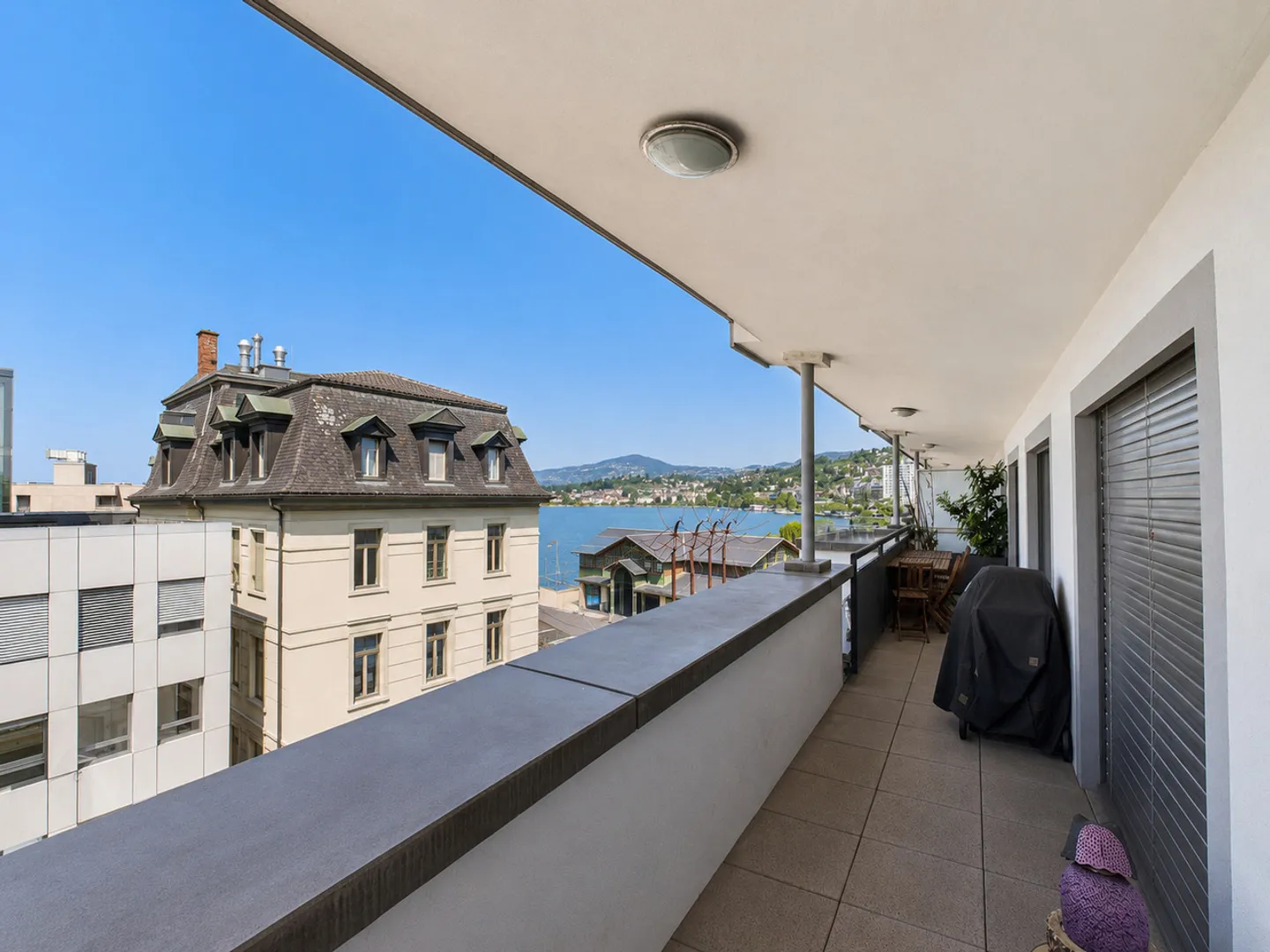 Prächtiges Dachgeschoss mit Seeblick - Photo 2 sur 7