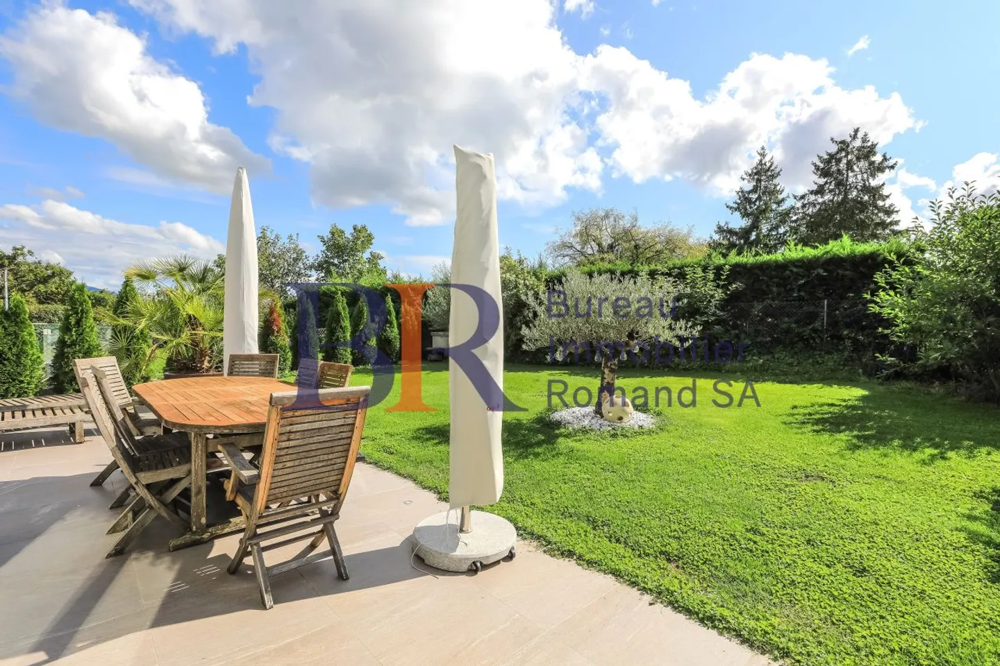 Appartamento con terrazze e giardino privato a Pregny-Chambésy - Foto 1 di 8