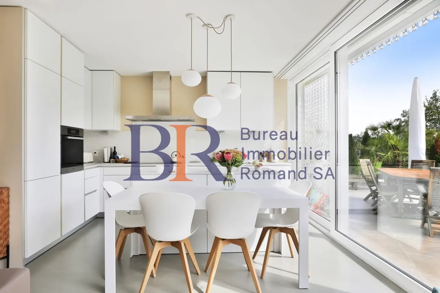 Appartamento con terrazze e giardino privato a Pregny-Chambésy - Foto 2 di 8