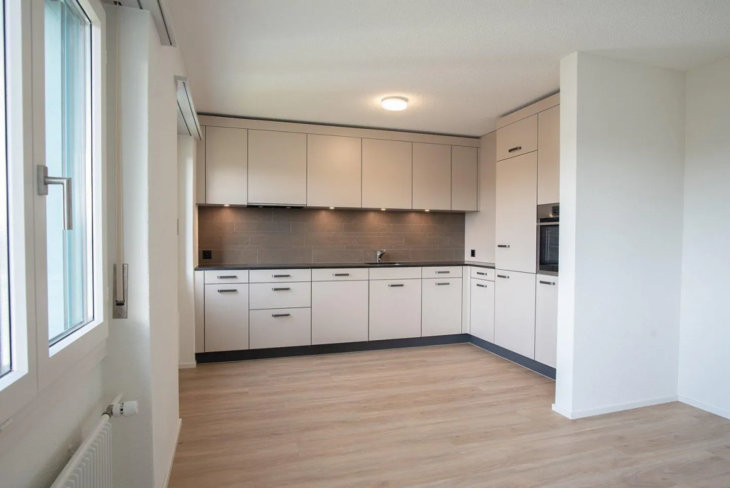 Droit. Content. Maison - Photo 1 sur 9