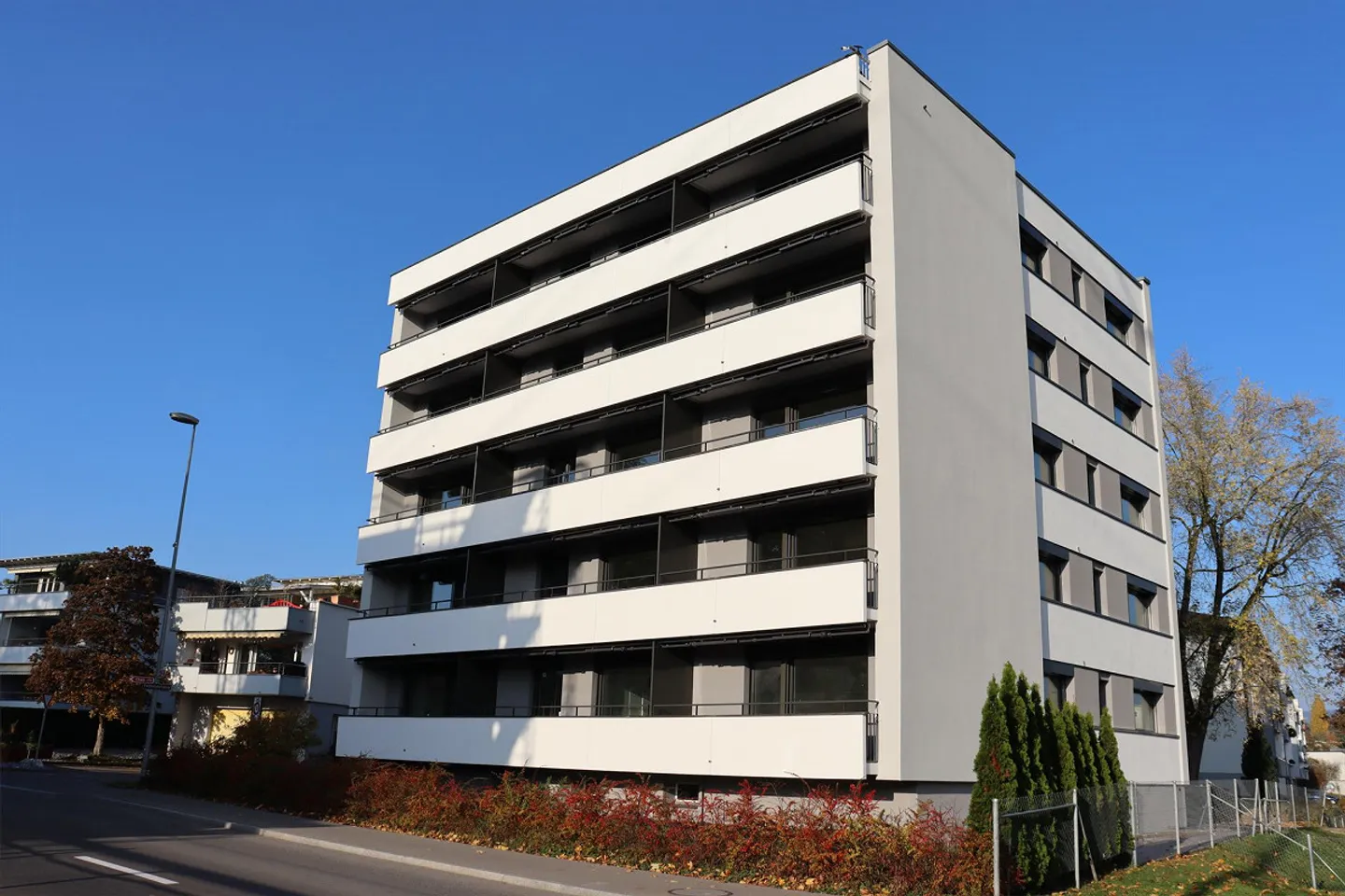 Emménager et se sentir chez soi : appartement de 3,5 pièces avec tour de lavage et cuisine haut de gamme - Photo 1 sur 6