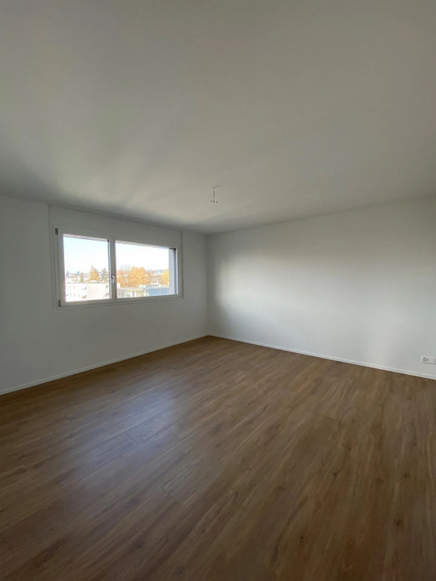 Emménager et se sentir chez soi : appartement de 3,5 pièces avec tour de lavage et cuisine haut de gamme - Photo 3 sur 6