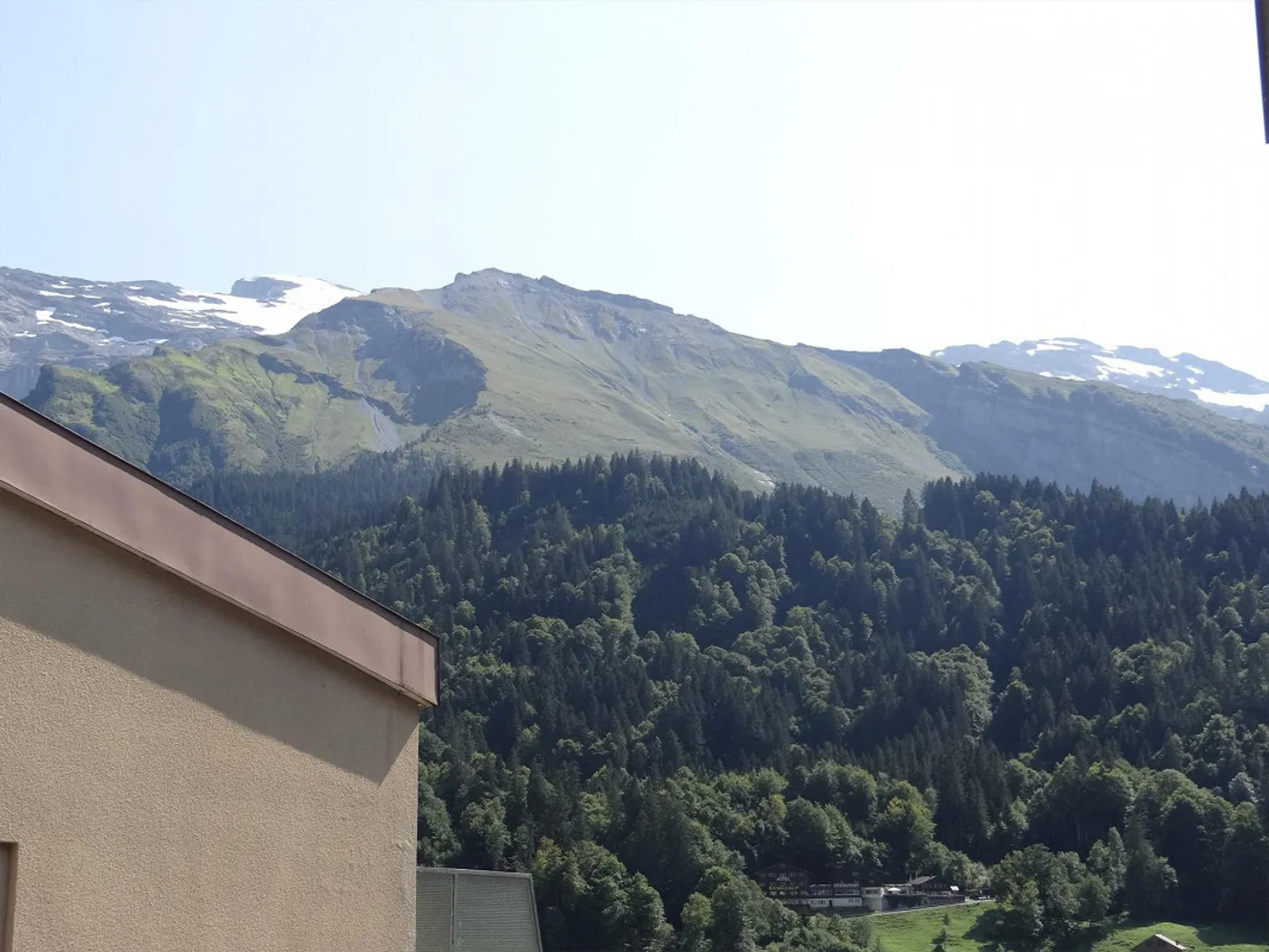 Bright and modern 4-room apartment in ownership standard - Photo 4 of 13