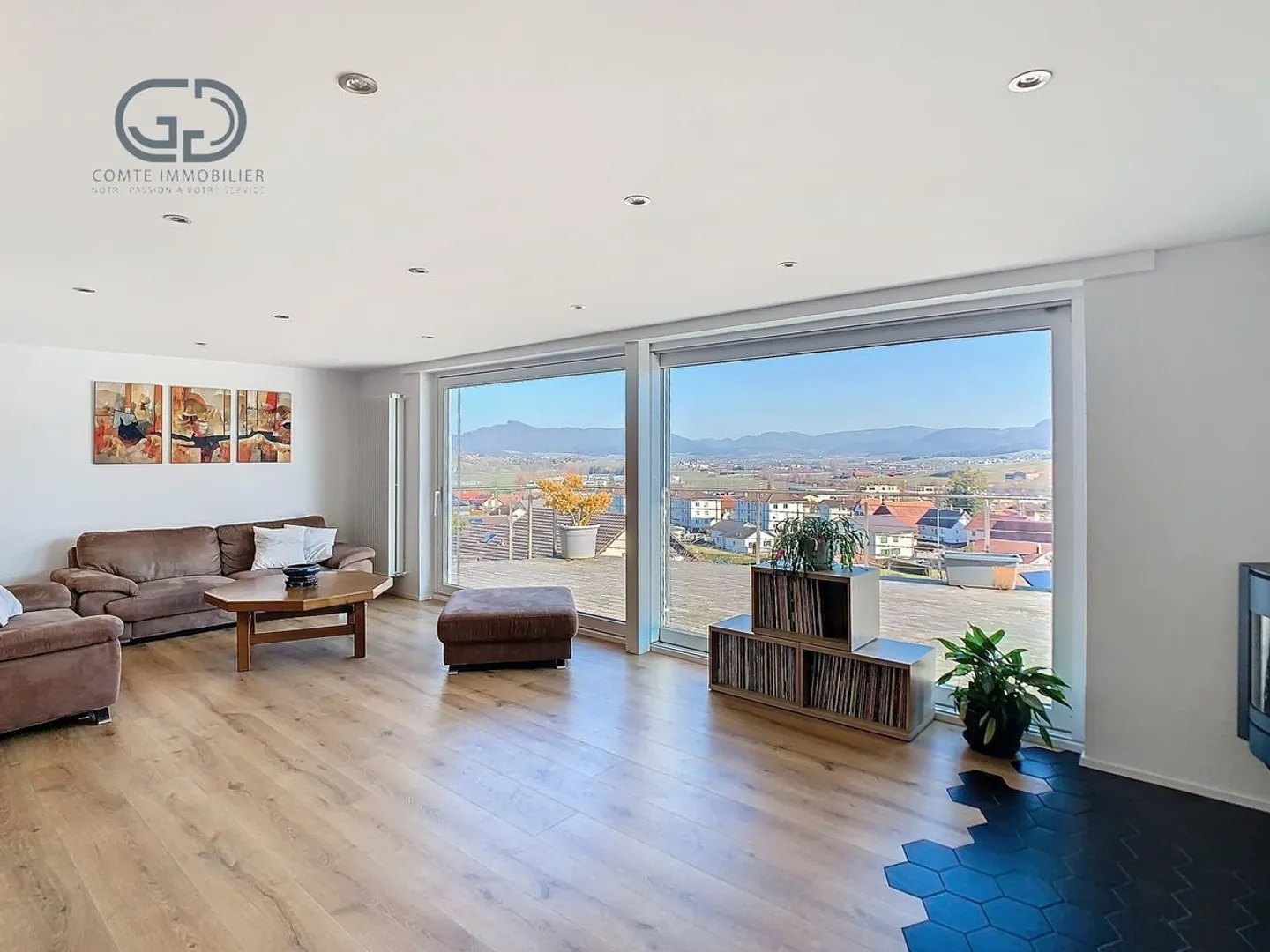 Stunning individual villa with panoramic view - Photo 4 of 13