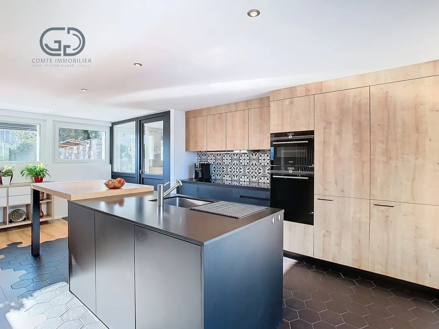 Stunning individual villa with panoramic view - Photo 5 of 13