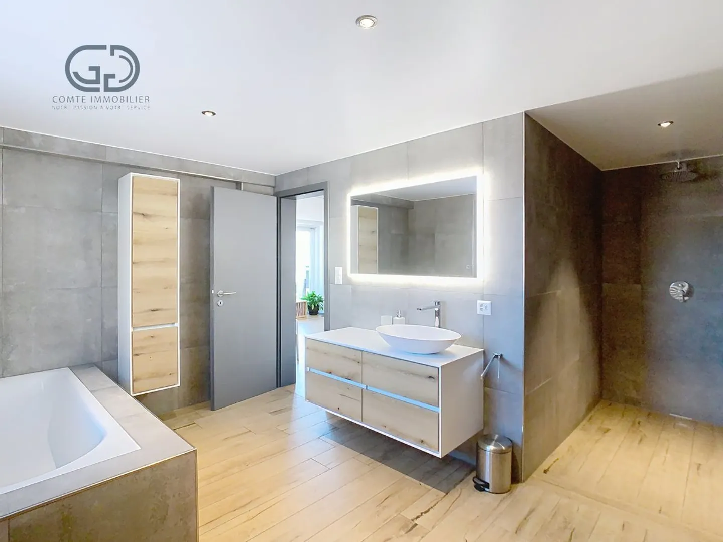 Stunning individual villa with panoramic view - Photo 8 of 13