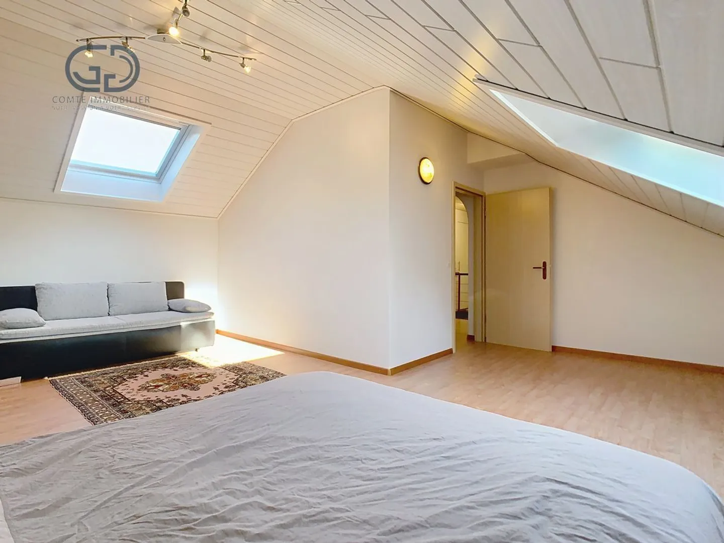 Stunning individual villa with panoramic view - Photo 10 of 13