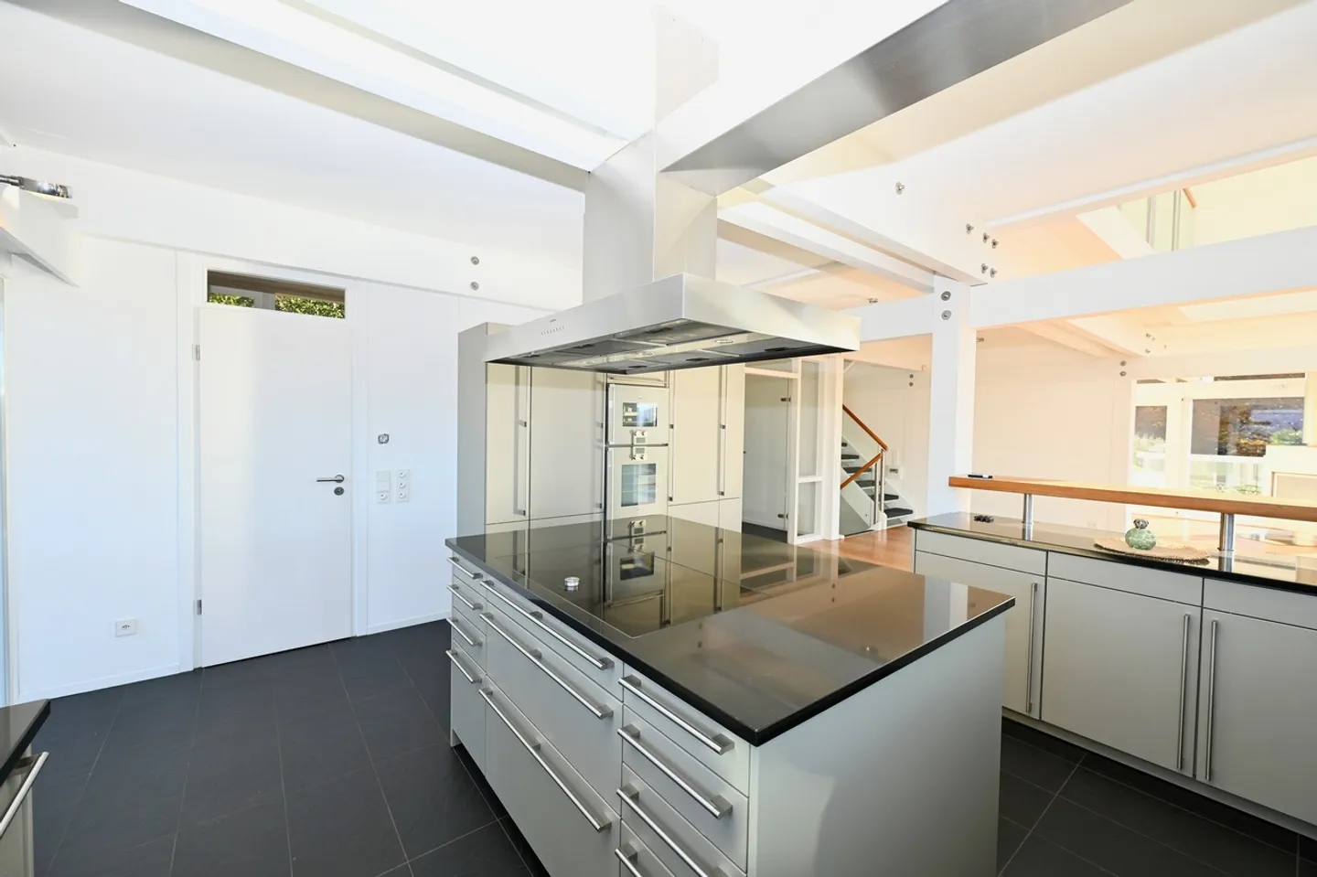 Modern Villa in Carabbia - Photo 8 of 26