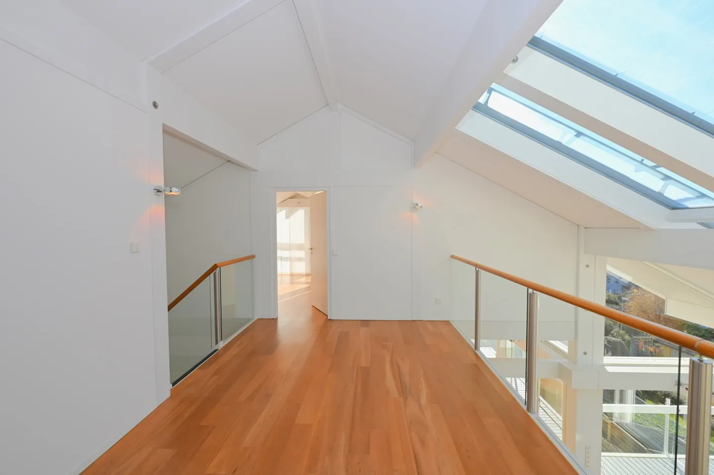 Modern Villa in Carabbia - Photo 19 of 26