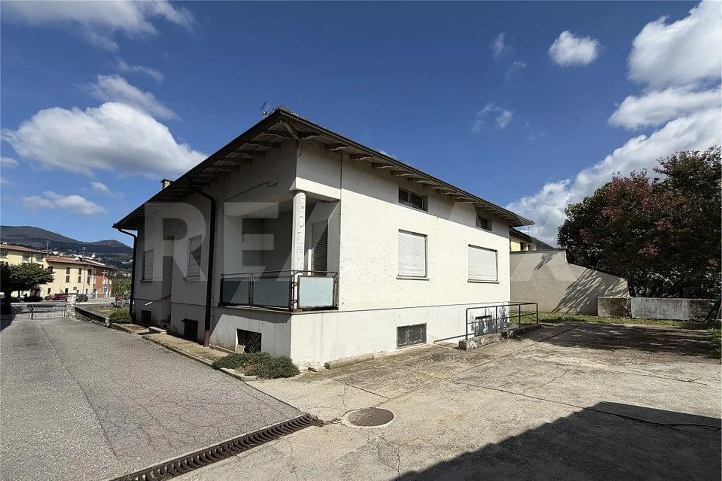 Haus zur Renovierung mit bebaubarem Grundstück in Genestrerio (Mendrisio) - Foto 5 von 12