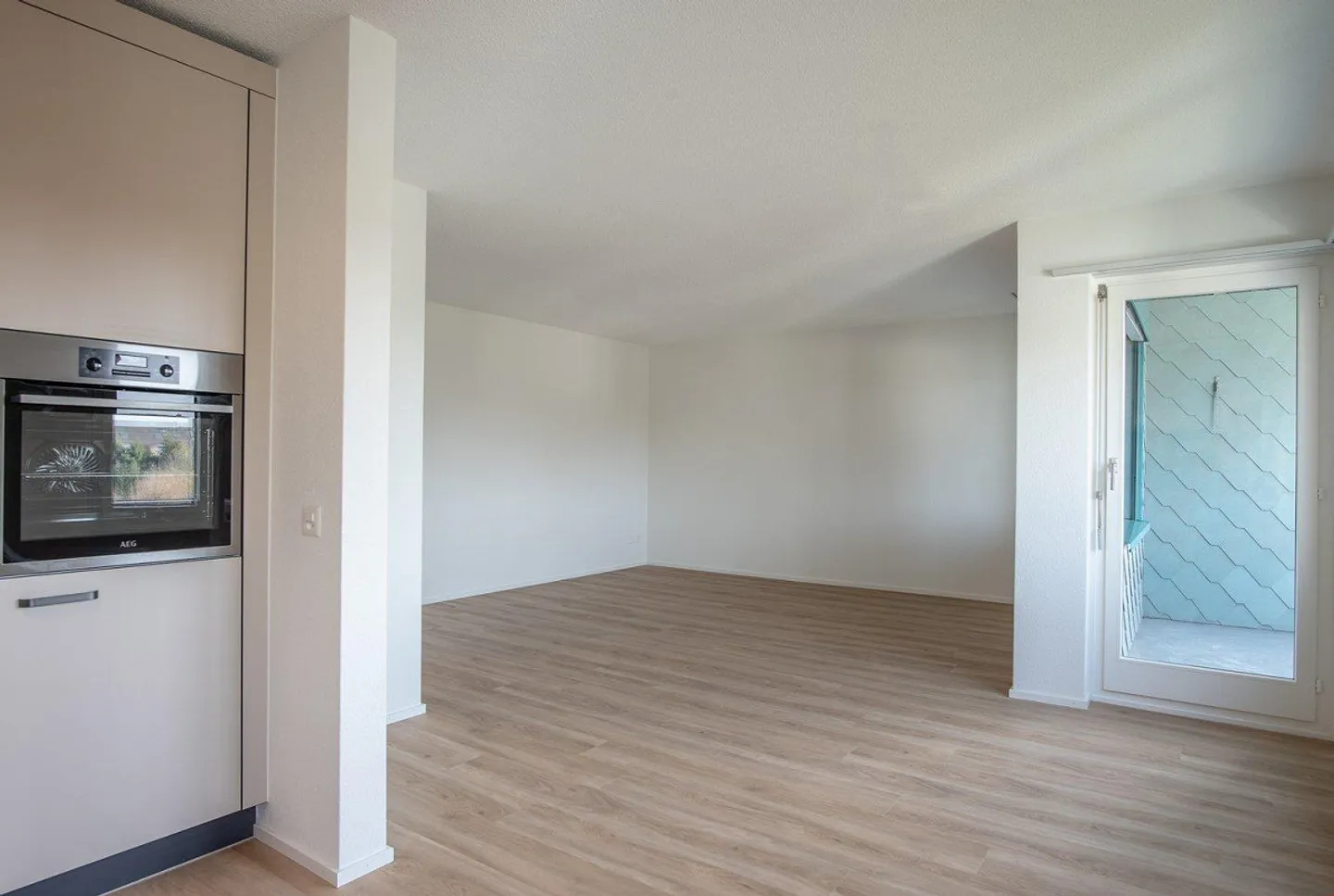 Droit. Content. Maison - Photo 3 sur 9