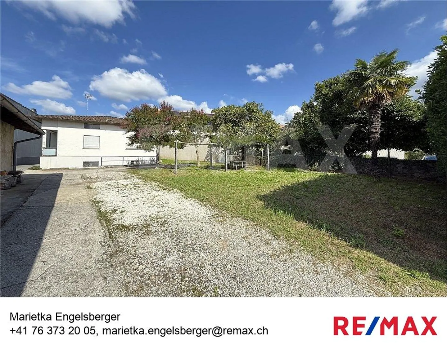 Haus zur Renovierung mit bebaubarem Grundstück in Genestrerio (Mendrisio) - Foto 1 von 12