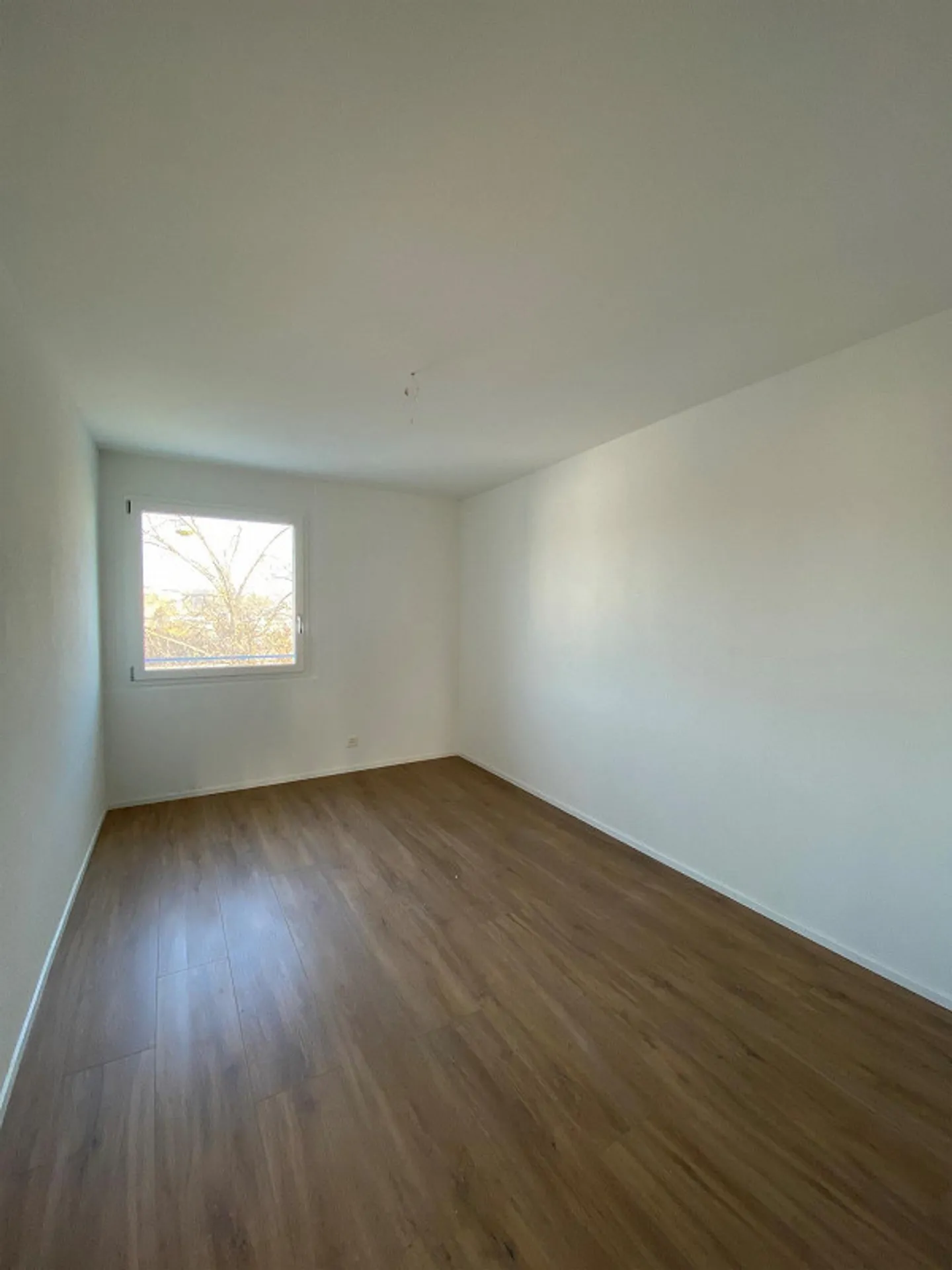 Emménager et se sentir chez soi : appartement de 3,5 pièces avec tour de lavage et cuisine haut de gamme - Photo 4 sur 6