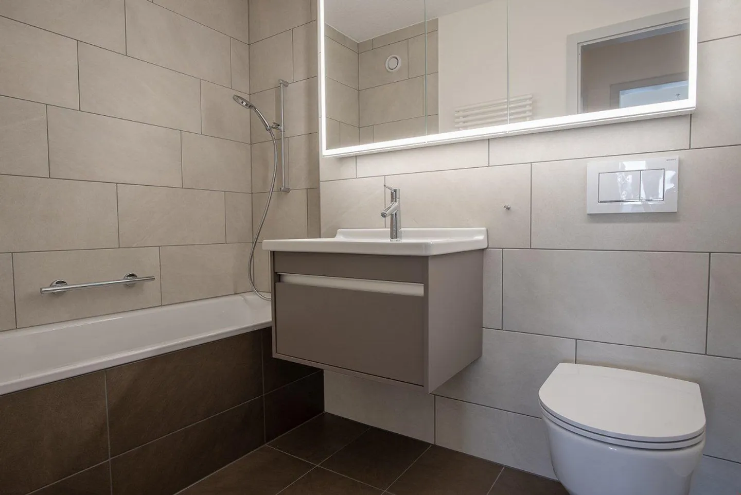 Droit. Content. Maison - Photo 4 sur 9