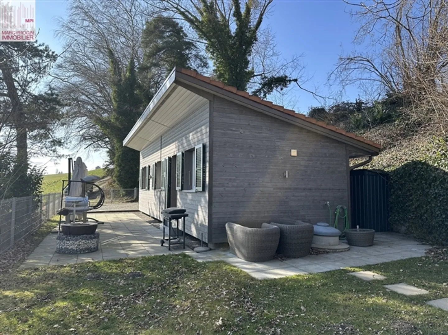 Casa 2 camere completamente ristrutturata su un terreno di 1'287 m2 - Foto 1 di 12