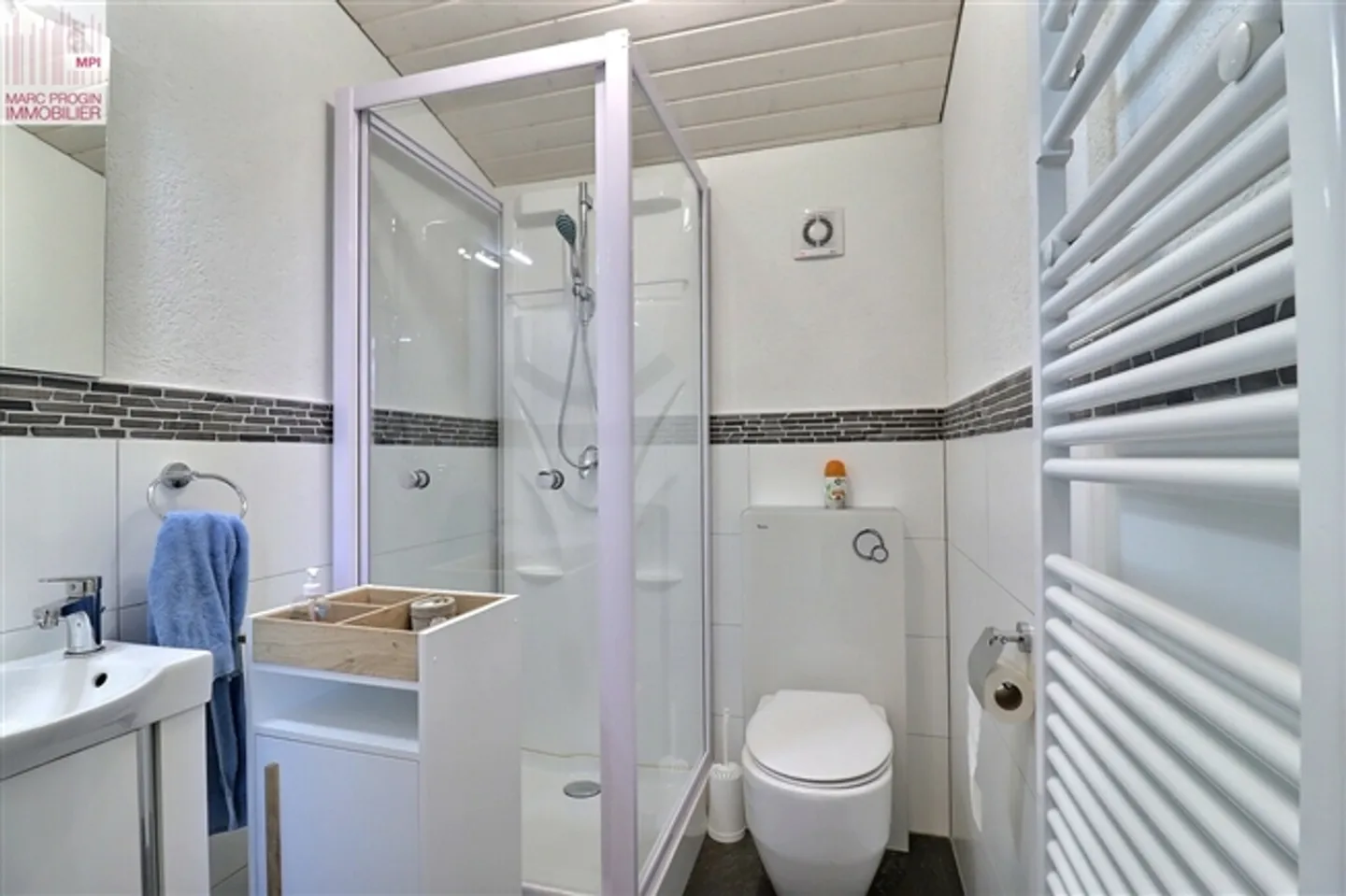 Casa 2 camere completamente ristrutturata su un terreno di 1'287 m2 - Foto 9 di 12