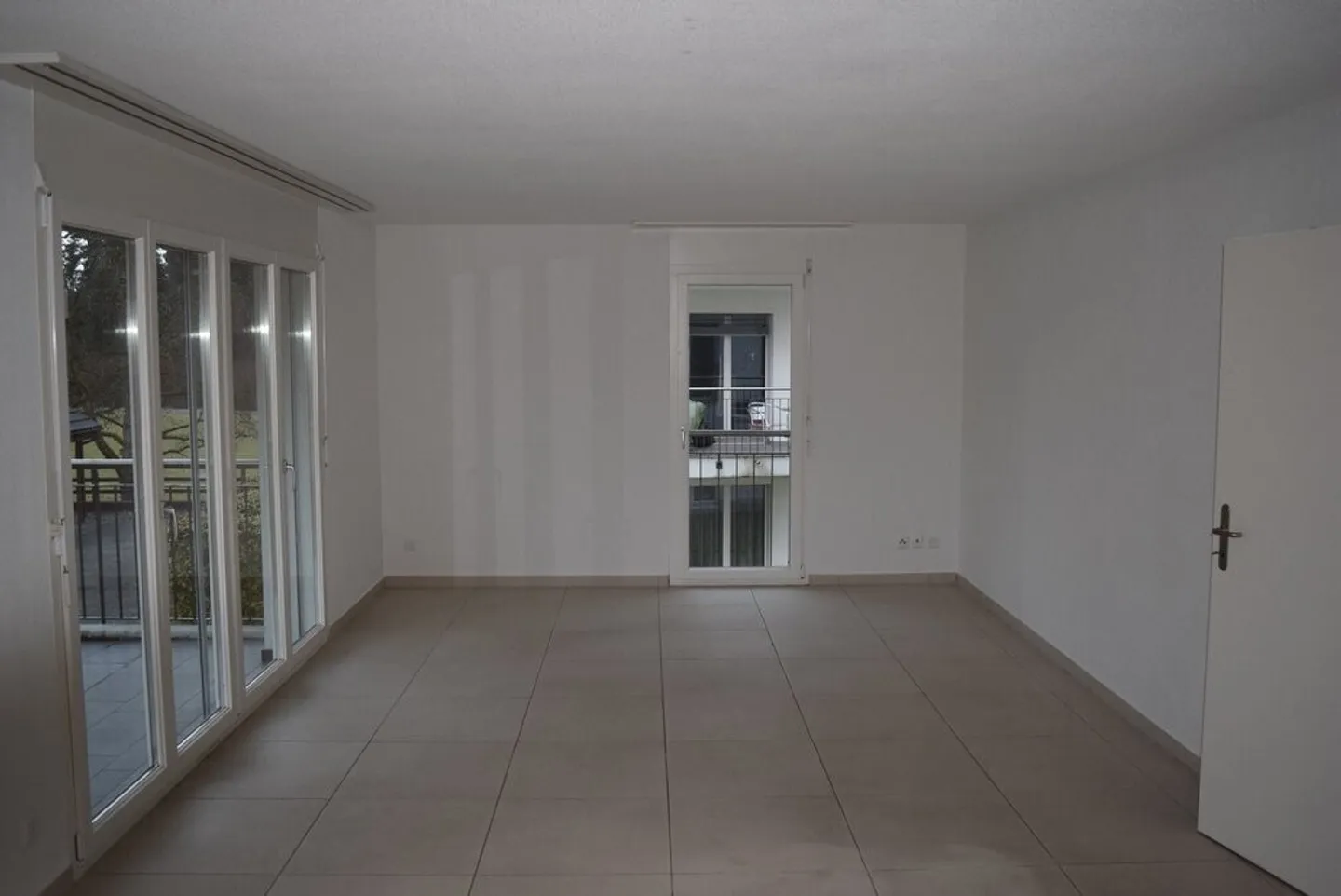 Charmante 4.5 Zimmer Wohnung im Grünen - Foto 2 von 6