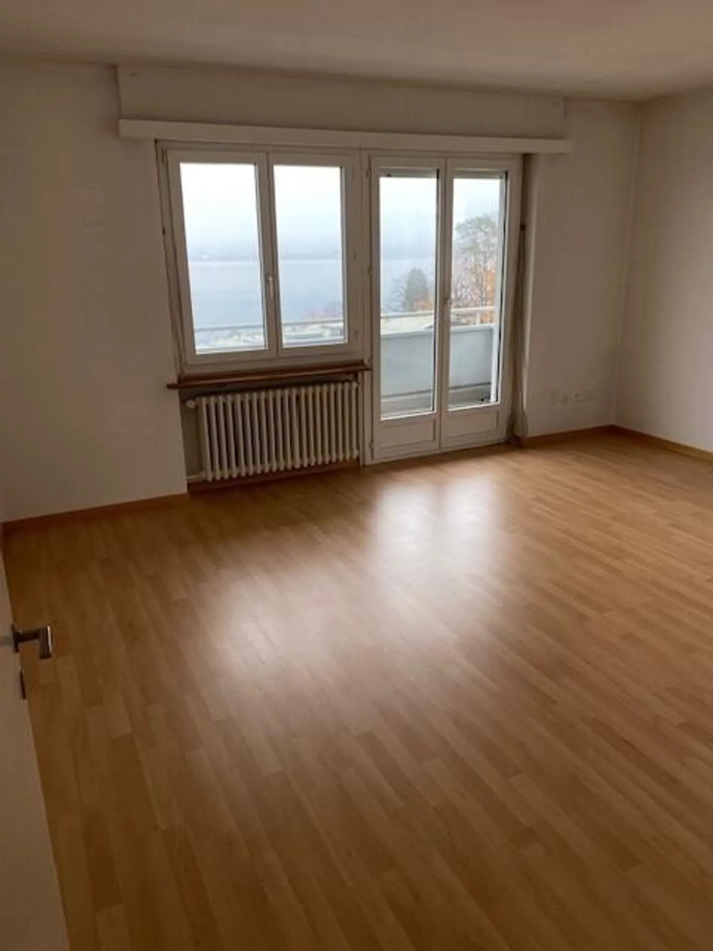 4-room apartment with lake view, directly at the train station - Photo 11 of 11