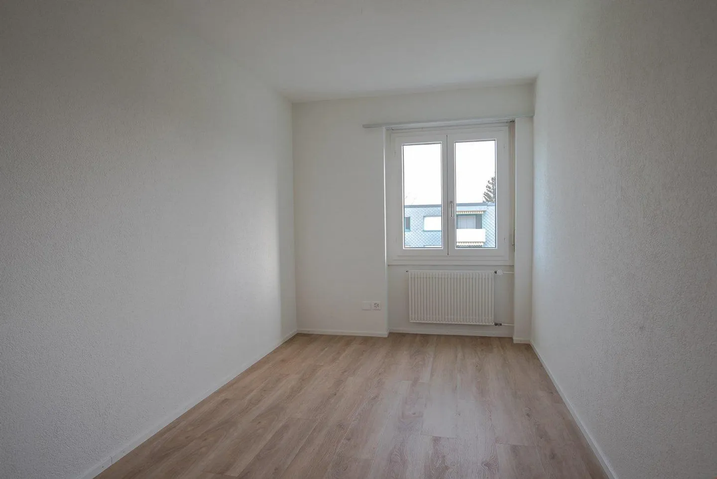 Droit. Content. Maison - Photo 8 sur 9