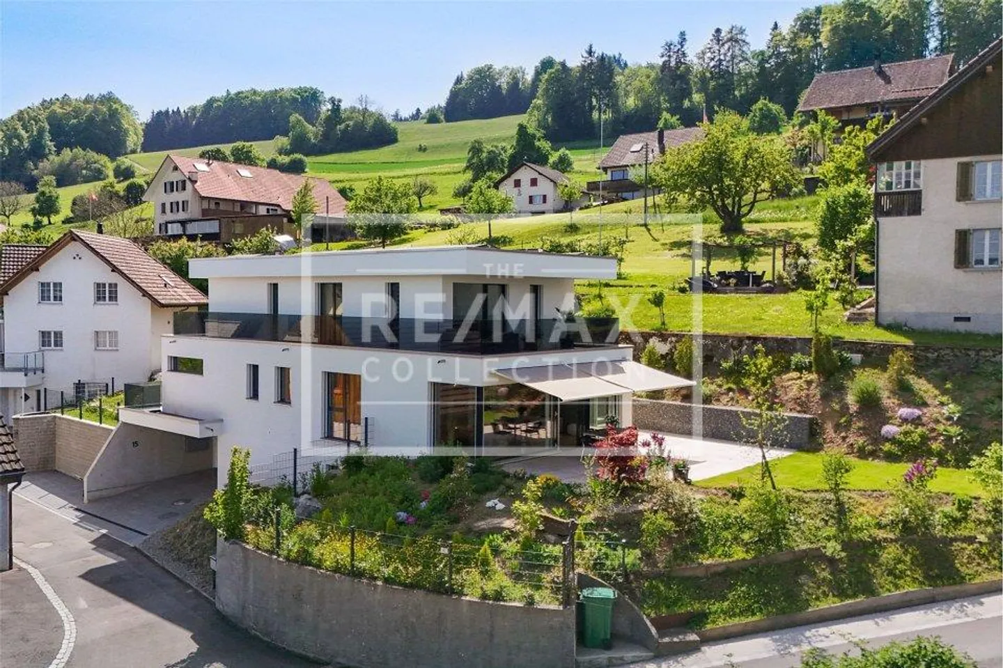 exklusives 5.5 Zi-Einfamilienhaus mit Lift, See- und Bergsicht, Photovoltaikanlage, LOXONE - Foto 1 von 13