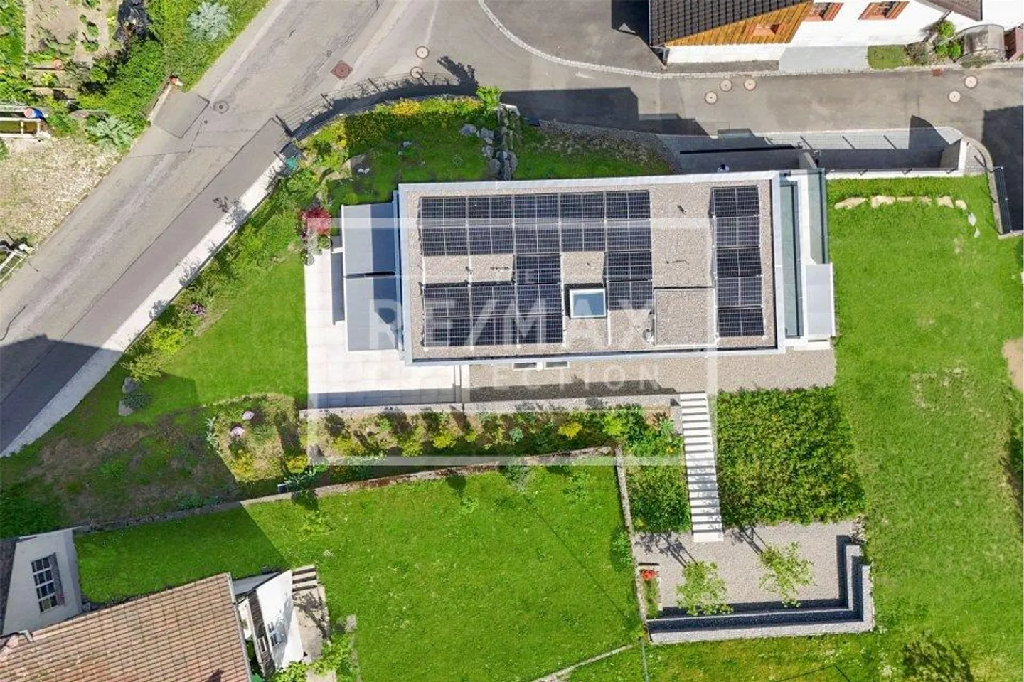 exklusives 5.5 Zi-Einfamilienhaus mit Lift, See- und Bergsicht, Photovoltaikanlage, LOXONE - Foto 2 von 13