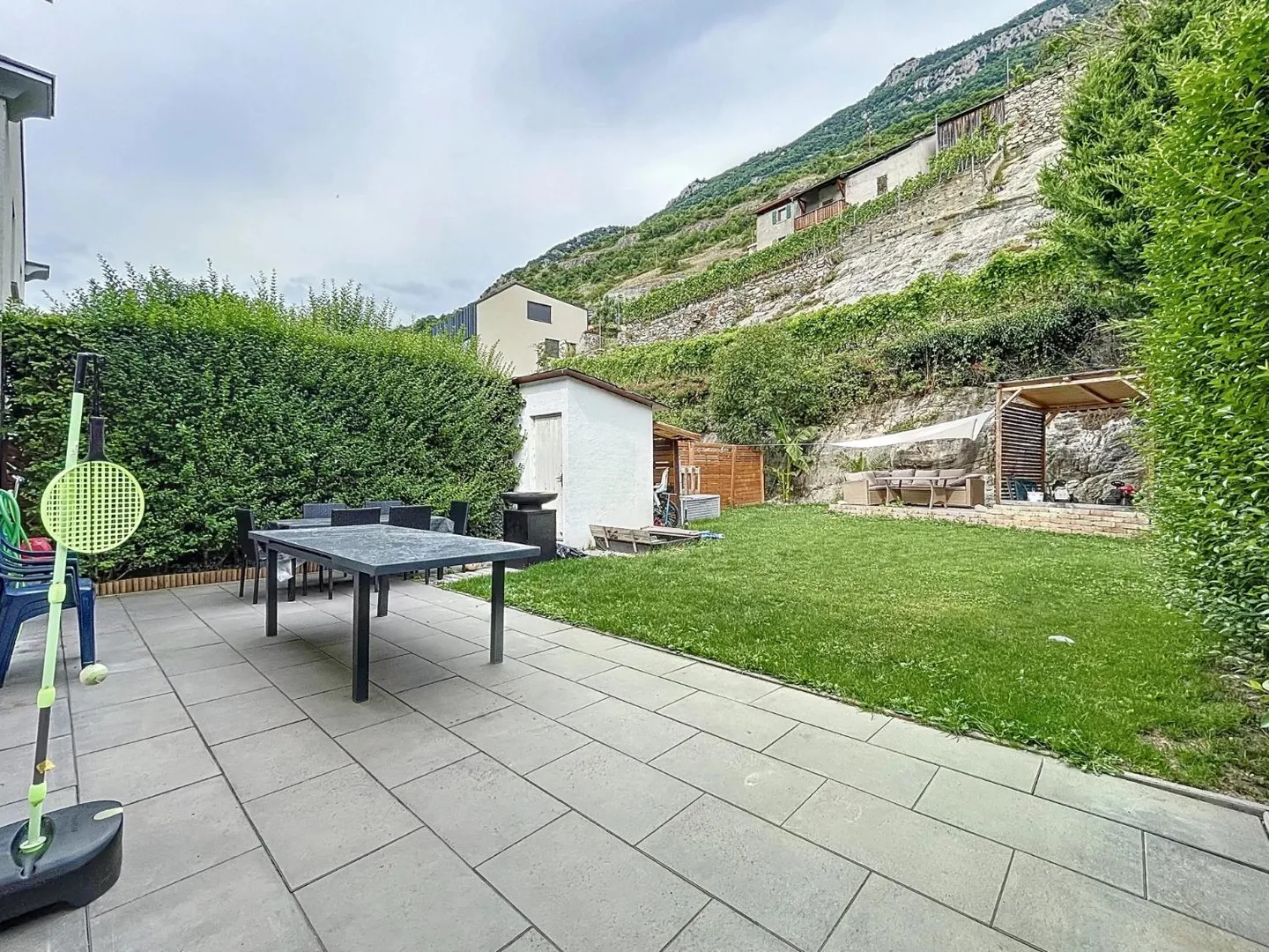 Bungalow a schiera affascinante con grande giardino - Foto 11 di 12