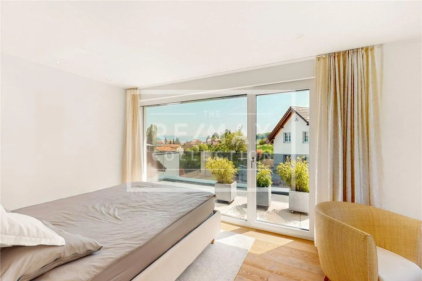 exklusives 5.5 Zi-Einfamilienhaus mit Lift, See- und Bergsicht, Photovoltaikanlage, LOXONE - Foto 9 von 13